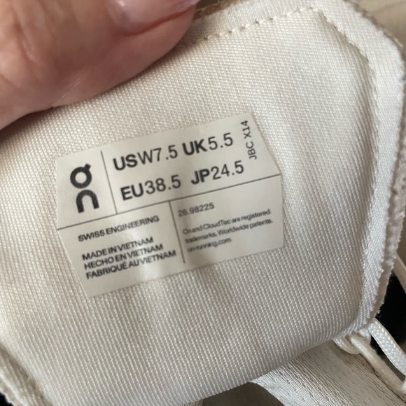 On Cloud CloudTec White athletic shoes Wm 7.5 - Picture 4 of 10